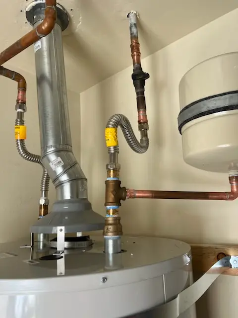 Water heater installation and plumbing repair in Naranja
